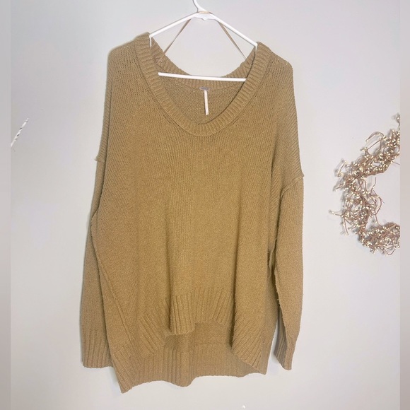 Free People Deep V Neck sweater! Can be worn Off one shoulder Size M - Picture 3 of 8